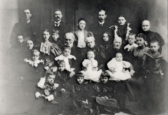 Claycomb family abt 1898